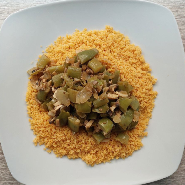 Cuscús con alubias verdes y salsa de cacahuete